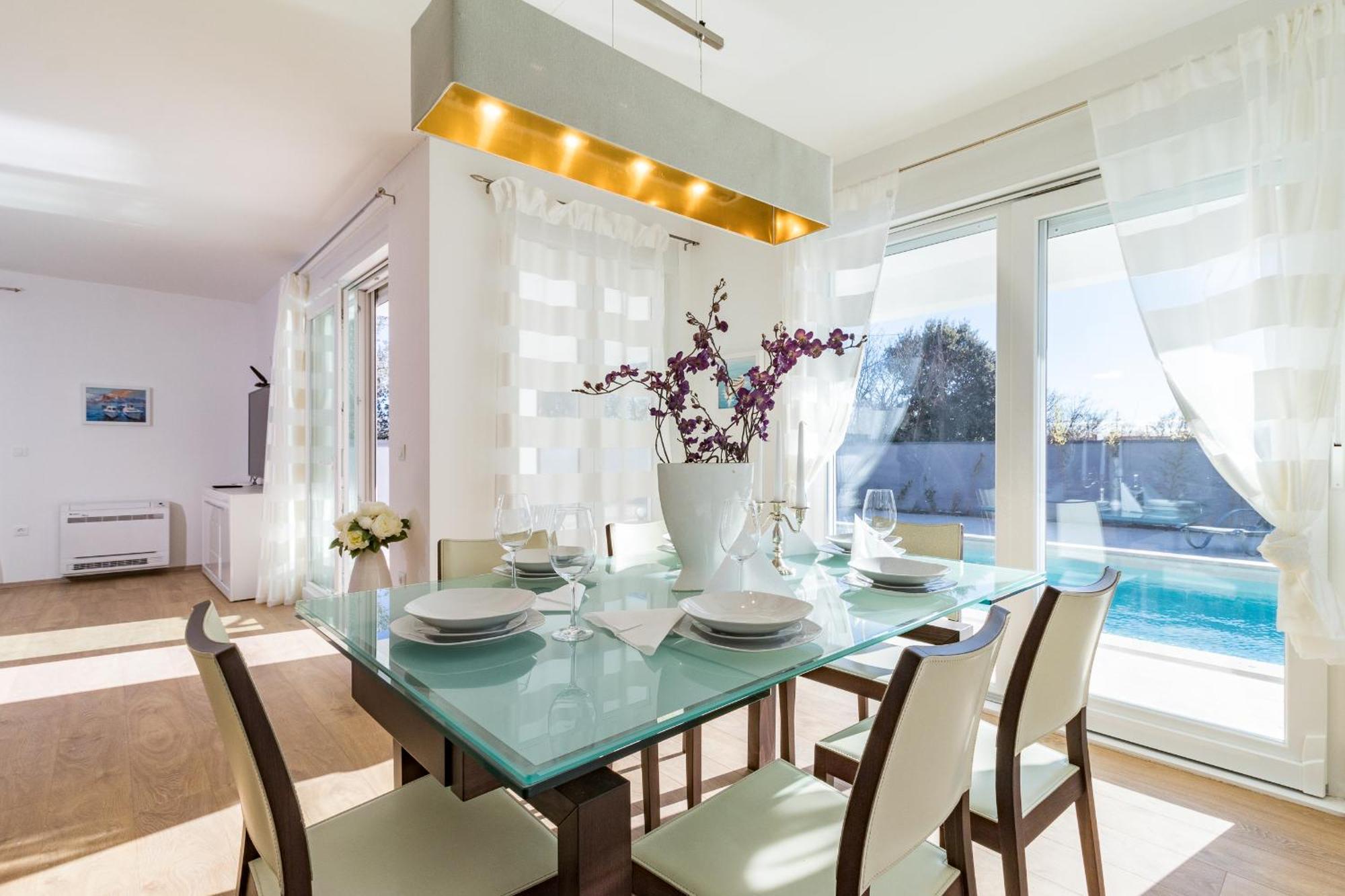 Vila Casablanca - *